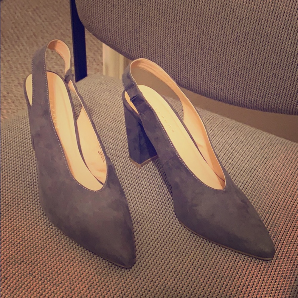 Metaphor V-Neck Block Heel Sling
